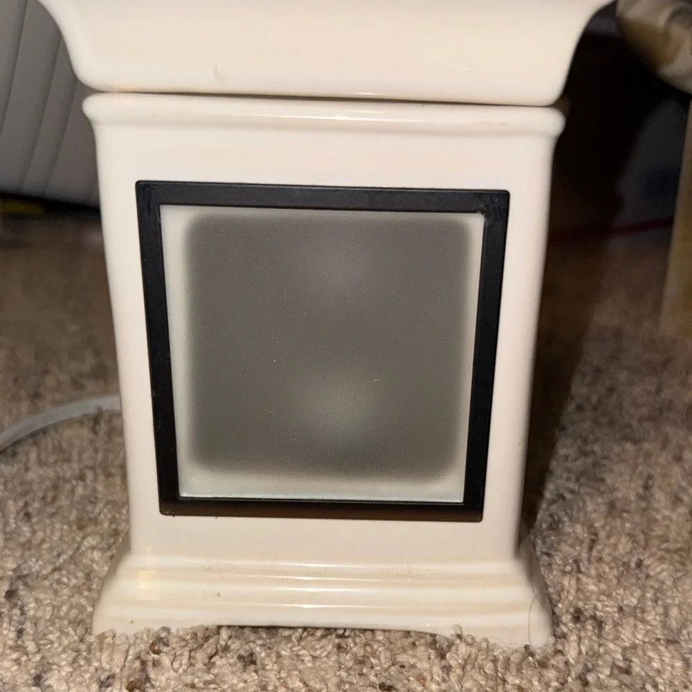 Scentsy *No box full size wax warmer w/ magnetic Butterfly Home Accent - Picture 5 of 5